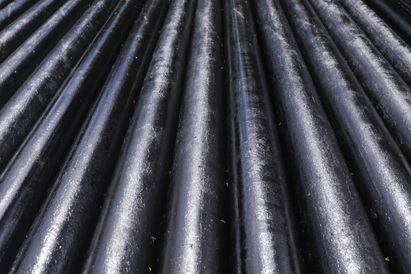 Oil Drill pipe. Rusty drill pipes were drilled in the well section. Downhole drilling rig. Laying the pipe on the deck. View of the shell of drill pipes laid in courtyard of the oil and gas warehouse. — Stock Photo, Image