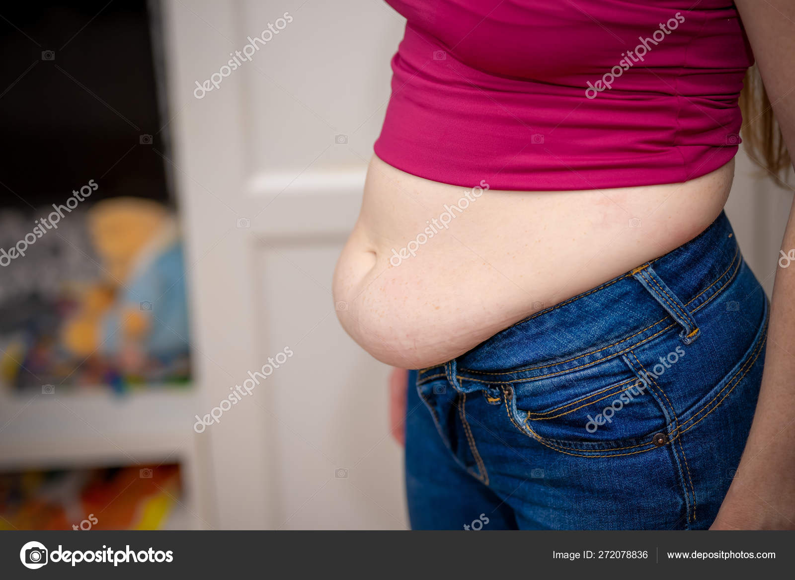 Стаффинг живота надувание. Надувание шарика в животе. Девушки с раздутыми животами. Живот шар. Животик у женщин.