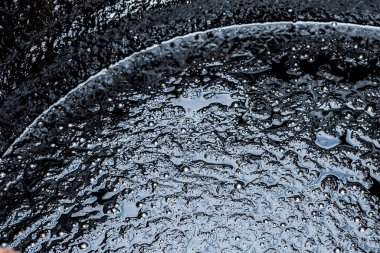 ham petrol yüzeyi dokusu. Petrol ürünleriyle kirlilik.