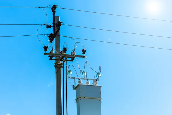 Hög Spänning Tower Power Line För Blue Sky Med Molnigt — Stockfoto