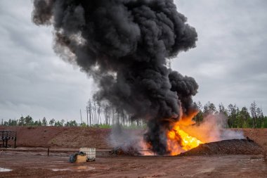 Petrol ve Gaz işleme platformu nda ve uzak platformda çıkan patlamada petrol, doğal gaz ve sıvı yoğuşma üretildi