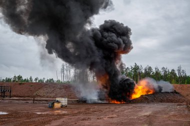 Petrol ve Gaz işleme platformu nda ve uzak platformda çıkan patlamada petrol, doğal gaz ve sıvı yoğuşma üretildi