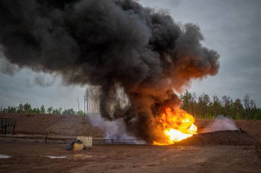 Petrol ve Gaz işleme platformu nda ve uzak platformda çıkan patlamada petrol, doğal gaz ve sıvı yoğuşma üretildi