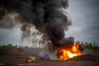 Petrol ve Gaz işleme platformu nda ve uzak platformda çıkan patlamada petrol, doğal gaz ve sıvı yoğuşma üretildi