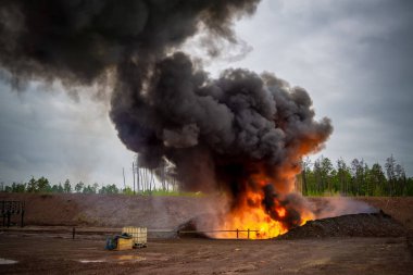 Petrol ve Gaz işleme platformu nda ve uzak platformda çıkan patlamada petrol, doğal gaz ve sıvı yoğuşma üretildi