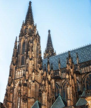 Prague, Çek Cumhuriyeti, 04 Nisan 2018: Gothic Cathedral St. Vitus, Prague, Çek Cumhuriyeti, Avrupa'nın Batı kuleleri