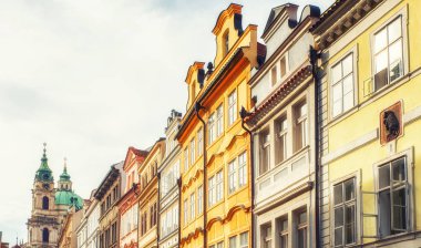 Old Town Prague, Çek Cumhuriyeti, Prag, Çek Cumhuriyeti - Nisan 04: eski, renkli ve süslü binalar.