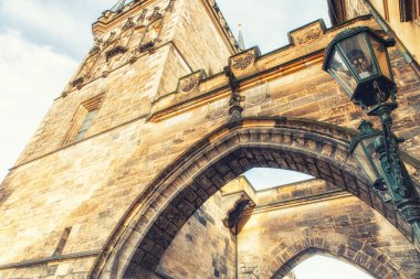 Prague, Çek Cumhuriyeti - Nisan 04: Mala Strana Bridge Tower, Unesco Dünya Mirası, Prag, Bohemya, Çek Cumhuriyeti
