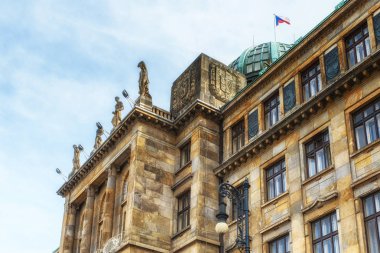 Prague, Çek Cumhuriyeti - Nisan 04: TC Sanayi ve ticari yapılar Prag. Josef Fanta tarafından tasarlanmış. Bina cam kubbe ile.