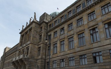 Prague, Çek Cumhuriyeti - Nisan 04: TC Sanayi ve ticari yapılar Prag. Josef Fanta tarafından tasarlanmış. Bina cam kubbe ile.