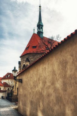 Prague, Çek Cumhuriyeti, 04 Nisan 2018: Kilisesi, Saint Salvator (1234) yaklaşık manastırın Saint Agnes (Anezka). Prag tarihi merkezi (UNESCO tarafından).