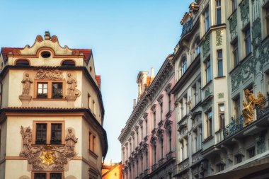 Prague, Çek Cumhuriyeti 04 Nisan 2018: Podol çeyrek Prag şehir merkezinden metroyla, right (Doğu) nehir üzerinde yer alan bir ilçedir.