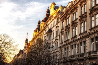 Prague, Çek Cumhuriyeti 04 Nisan 2018: Podol çeyrek Prag şehir merkezinden metroyla, right (Doğu) nehir üzerinde yer alan bir ilçedir.