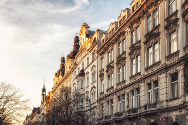 Prague, Çek Cumhuriyeti 04 Nisan 2018: Podol çeyrek Prag şehir merkezinden metroyla, right (Doğu) nehir üzerinde yer alan bir ilçedir.