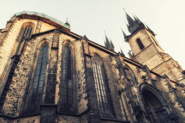 Prague, Çek Cumhuriyeti 04 Nisan 2018: Podol çeyrek Prag şehir merkezinden metroyla, right (Doğu) nehir üzerinde yer alan bir ilçedir.