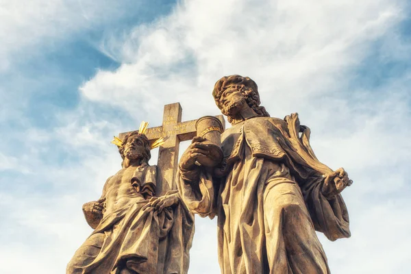 Prague República Checa Abril Estatua Del Santo Salvador Con Cosmas — Foto de Stock