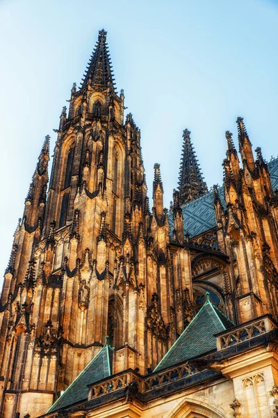 Prague, Çek Cumhuriyeti - Nisan 04: mimari detais Büyükşehir Katedrali Saints Vitus, Wenceslaus ve Adalbert