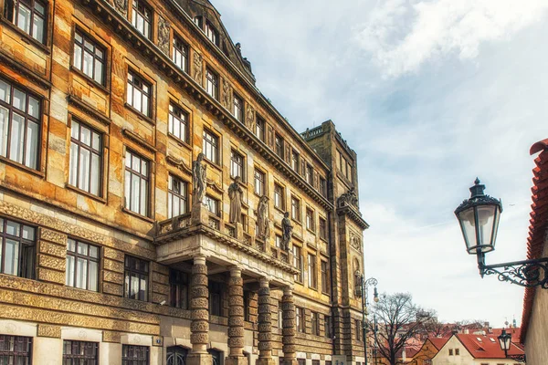 Prague Çek Cumhuriyeti Nisan Sanayi Ticaret Prag Girişinde Heykel Çek — Stok fotoğraf