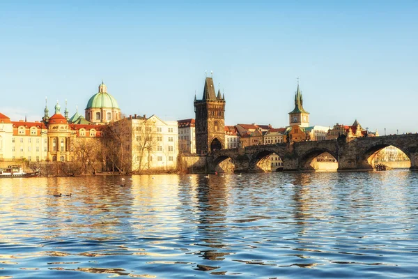 Prague República Checa Abril Vista Rio Vltava Ponte Charles Brilhou — Fotografia de Stock