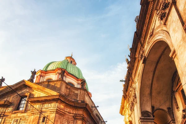 Praha Česká Republika Duben Pohled Františka Assissi Církve Kopule Věže — Stock fotografie