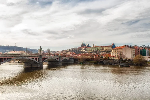 Praga Repubblica Ceca Aprile Castello Praga Visto Dal Ponte Mnes — Foto Stock