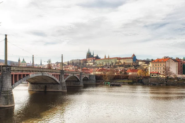 Praga Repubblica Ceca Aprile Castello Praga Visto Dal Ponte Mnes — Foto Stock
