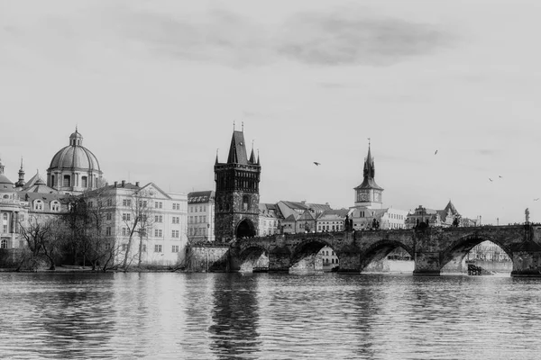 Praga Czechy Kwietnia Widok Mostu Karola Czerni Bieli Praga Republika — Zdjęcie stockowe