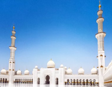 Abu Dhabi, Birleşik Arap Emirlikleri - 20 Haziran 2018: Abu Dabi Şeyh Zayed caminin dış. Ülkenin en büyük camisi olan.