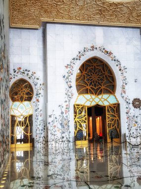 Abu Dhabi, Birleşik Arap Emirlikleri - 20 Haziran 2018: iç in Şeyh Zayed Ulu Camii Abu Dhabi, Birleşik Arap Emirlikleri sermaye city