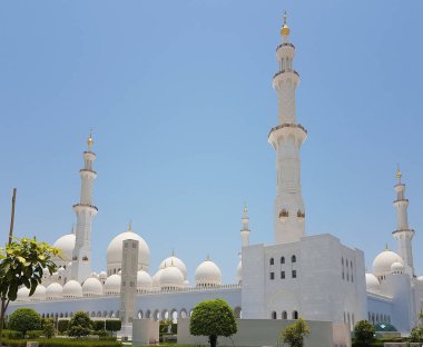 Abu Dhabi, Abu Dhabi, Birleşik Arap Emirlikleri - 20 Haziran 2018: Büyük Sheik Zayed Camisi. Alan, dünyanın 3 büyük Camisi 22,412 metrekaredir.