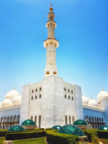 Abu Dhabi, Birleşik Arap Emirlikleri - 20 Haziran 2018: Şeyh Zayed Bin Sultan Al Nahyan Camii, Abu Dhabi, Birleşik Arap Emirlikleri, Orta Doğu
