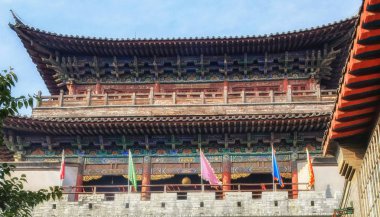 Luoyang, Hernan, Çin - 25 Aralık 2017: görünüm Luoyang eski şehir müstahkem girişi Lijing kapının