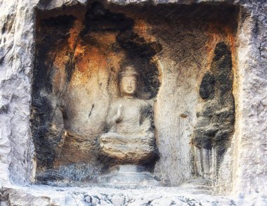 Luoyang, Hernan, Çin-Aralık 25,2017: Bir oyulmuş taş Buda, oyulmuş kaya, Longmen mağarasını ve mağaralar, Luoyang, Henan Eyaleti, Çin