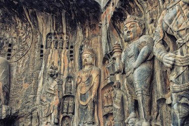 Luoyang, Hernan, Çin-Aralık 25,2017: Longmen mağarasını veya Longmen mağaralar vardır bir Çinli Budist sanatının en güzel örneklerinden. Luoyang, Henan, Çin için dört önemli mağarasını biridir. UNESCO Dünya Miras Listesi.