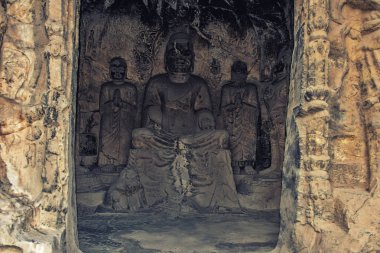 Luoyang, Hernan, Çin - 25 Aralık 2017: Buda oyma görüntüler Longmen mağarasını, Luoyang, Henan