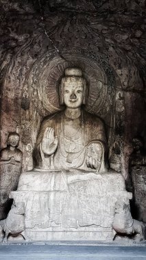 Luoyang, Hernan, Çin - 25 Aralık 2017: Budist Longmen mağaralar veya ejderha Gate mağarasını, Louyang, Henan, Çin bir Çinli Budist sanatının en güzel örneklerinden Buddha ve müritleri heykelleri, on binlerce konut bulunmaktadır.
