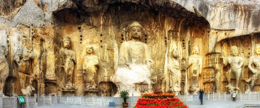 Luoyang, Hernan, Çin-Aralık 25,2017: turistler ve ziyaretçiler ziyaret Longmen mağarasını Luoyang, Çin