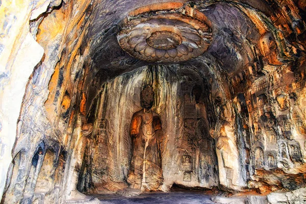 Luoyang, Hernan, Çin-Aralık 25,2017: Lianhua lotus çiçek mağara, Longmen mağarasını ve mağaralar, Luoyang, Henan Eyaleti, Çin