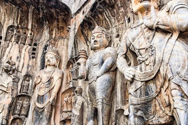 Luoyang, Hernan, Çin-Aralık 25,2017: Longmen mağarasını veya Longmen mağaralar vardır bir Çinli Budist sanatının en güzel örneklerinden. Luoyang, Henan, Çin için dört önemli mağarasını biridir. UNESCO Dünya Miras Listesi.
