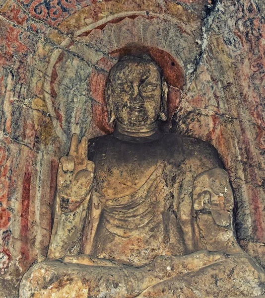 エルナン 2017 ロックは 仏の願いを付与して 恐怖からの保護を描いた像をカットしました この洞窟には 魏王朝の元の塗装が含まれています 龍門中国で撮影 — ストック写真