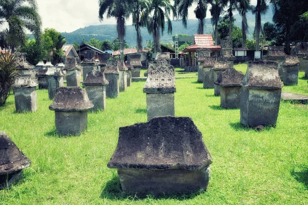 Airmadidi Norra Sulawesi Indonesien Oktober Foto Gammalt Stenmonument Med Sniderier — Stockfoto