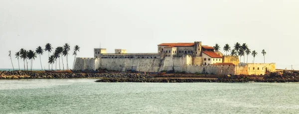 아크라 서쪽가 대서양 연안에 Elmina 세인트 조지의 라고도 파노라마 그것은 — 스톡 사진
