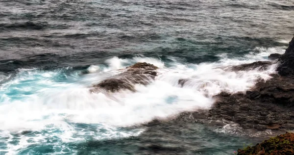 Vagues Écrasant Sur Les Rochers Dans Surf Île Rollas Sao — Photo