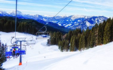 Tanınmayan kayakçı Alpleri'nde güzel Kayak yamacında