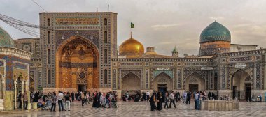 Meşhed, Iran - 04 Ekim 2015: Çevresinde tapınak kompleksi. Haram e Razavi. Mashhad. İran.