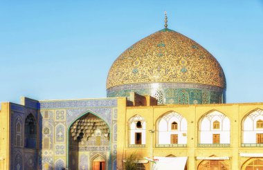 Isfahan, Iran - 02 Ekim 2015: Şah (Imam) Camii Isfahan, İran'ın görünümünü