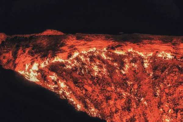 Derweze Lub Darvaza Aka Drzwi Piekła Jest Ogromny Krater Spalania — Zdjęcie stockowe