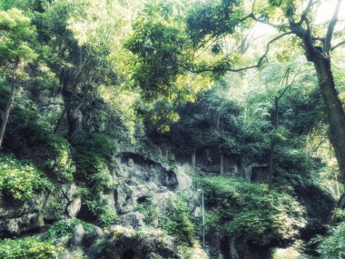 ' Büyük Belly ' Maitreya Buddha ve Lingyin Temple, Hangzhou, Çin 'de on sekiz Lohan Monks ünlü taş heykeller. Lingyin Temple Hangzhou popüler turistik yerlerinden biridir.