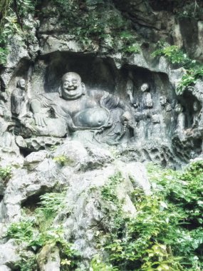 ' Büyük Belly ' Maitreya Buddha ve Lingyin Temple, Hangzhou, Çin 'de on sekiz Lohan Monks ünlü taş heykeller. Lingyin Temple Hangzhou popüler turistik yerlerinden biridir.