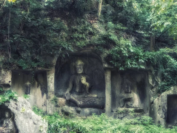 Bela Estátua Buda Pedra Chinesa Esculpida Parede Pedra Templo — Fotografia de Stock